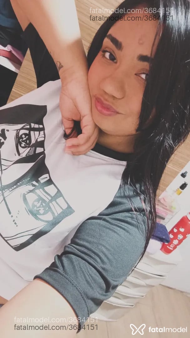 Acompanhante mulher morena (o) de olhos pretos - Violetta