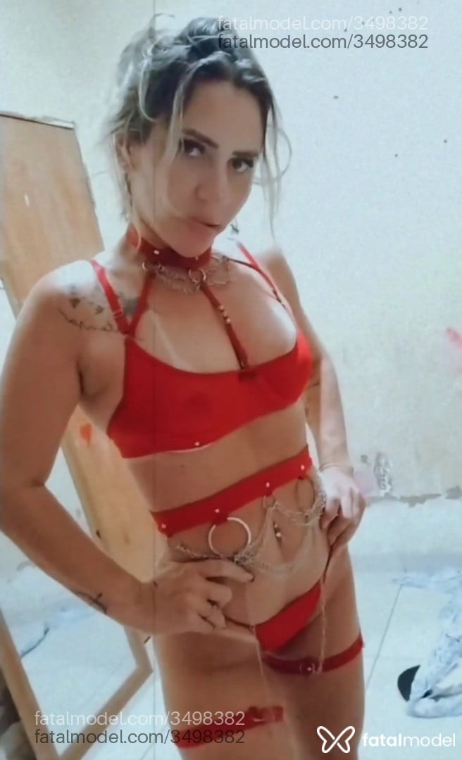Acompanhante mulher loira (o) de olhos castanhos - Loirahotwiferenata