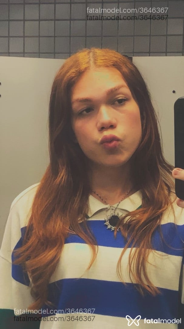Acompanhante mulher trans ruiva (o) de olhos castanhos - Catherina Petrova
