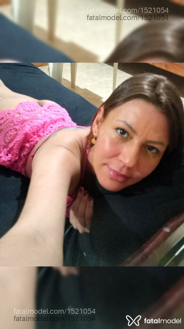 Acompanhante mulher com cabelo castanho de olhos castanhos - Rafaela Oliveira