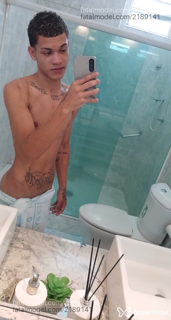 Acompanhante homem morena (o) de olhos pretos - Lorenzo