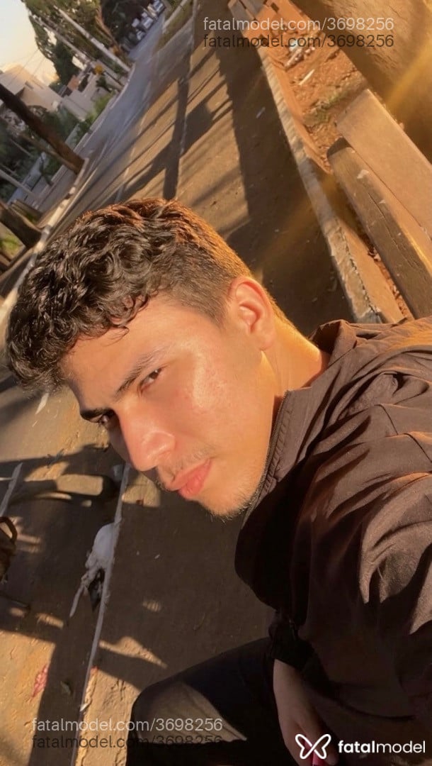Acompanhante homem morena (o) de olhos castanhos - Ariano