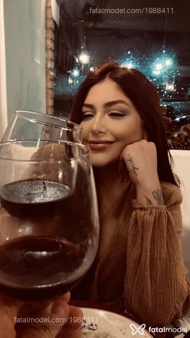 Acompanhante mulher morena (o) de olhos mel - Mariana
