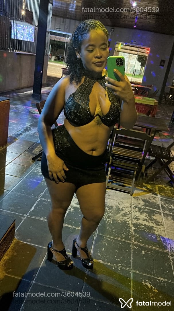 Acompanhante mulher morena (o) de olhos pretos - Narinha