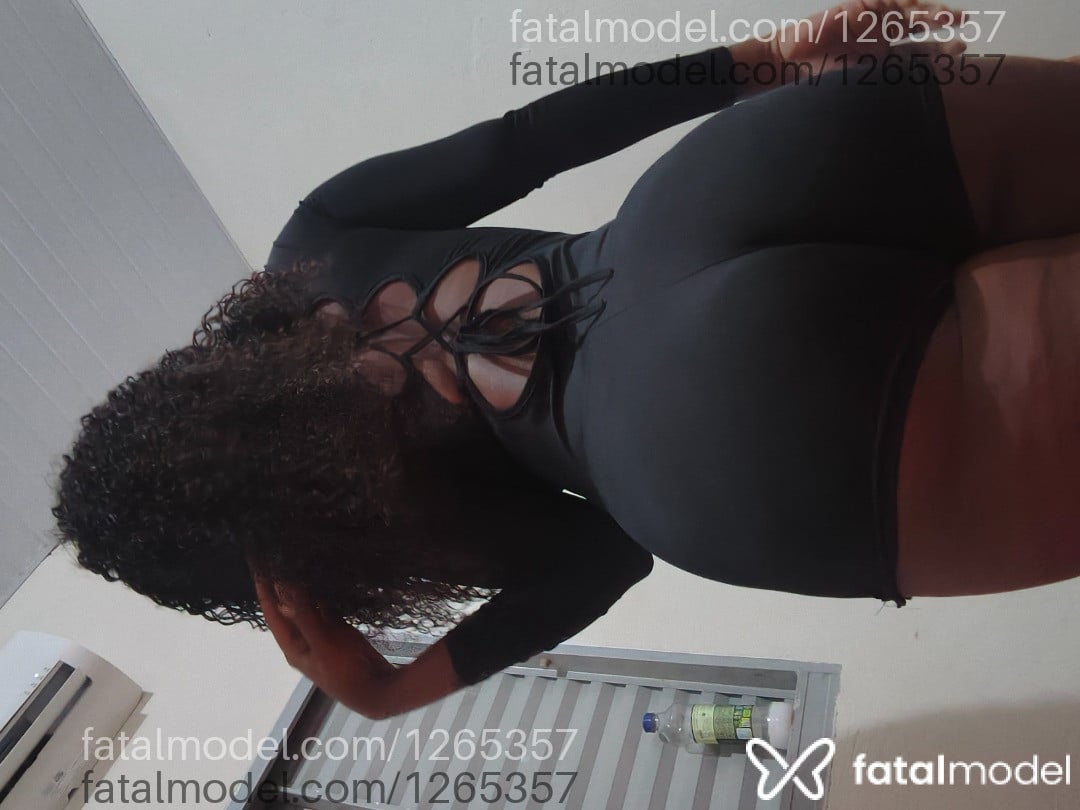 Acompanhante mulher morena (o) de olhos pretos - Isadora