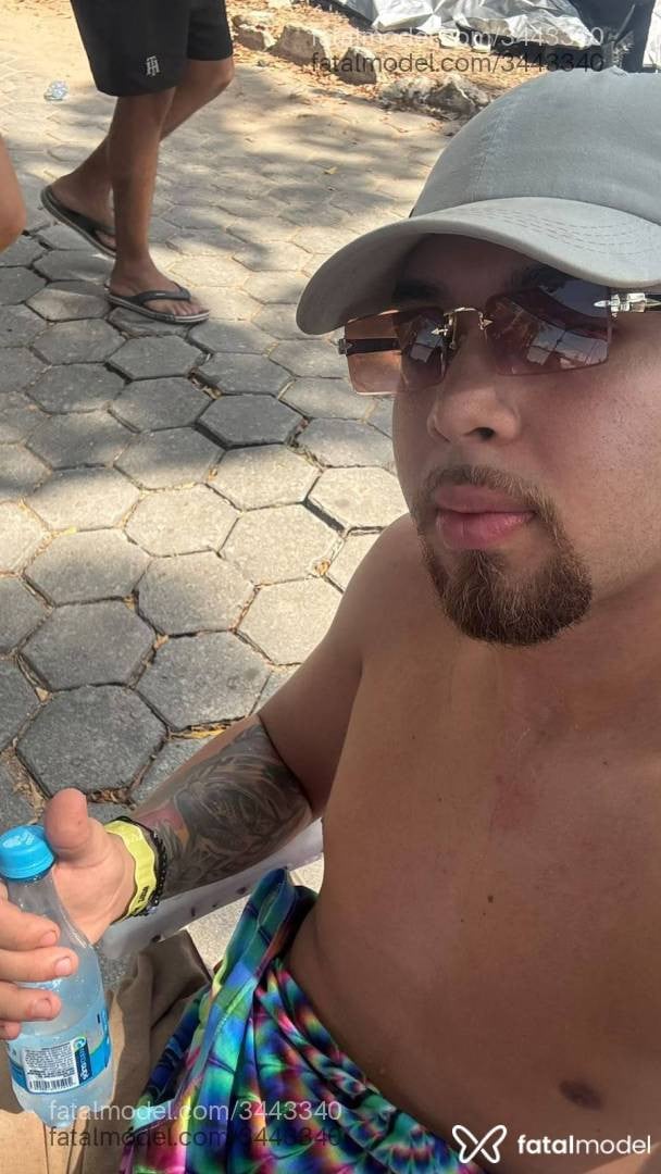 Acompanhante homem com cabelo castanho de olhos castanhos - Dante