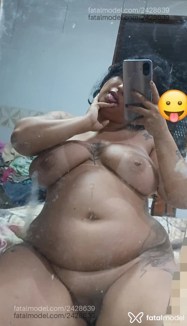 Acompanhante mulher morena (o) de olhos verdes - Lari