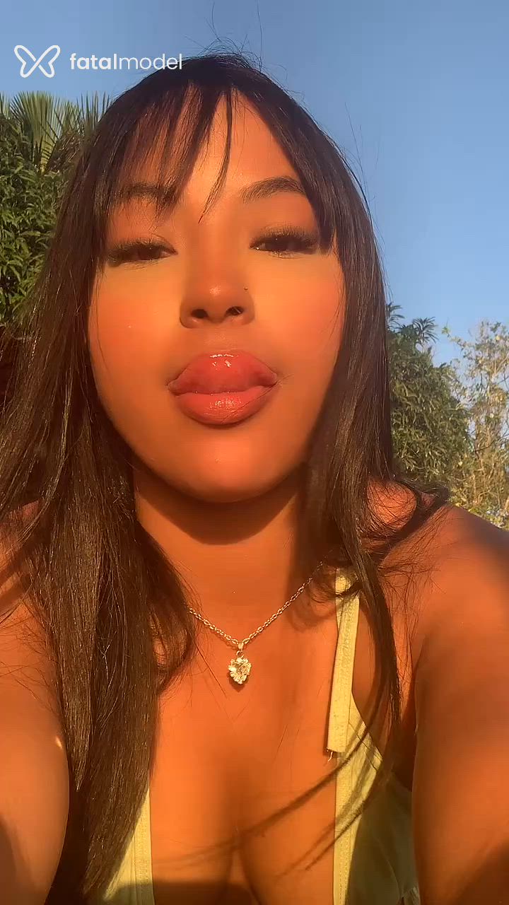 Acompanhante mulher morena (o) de olhos mel - Isabella Guimarães