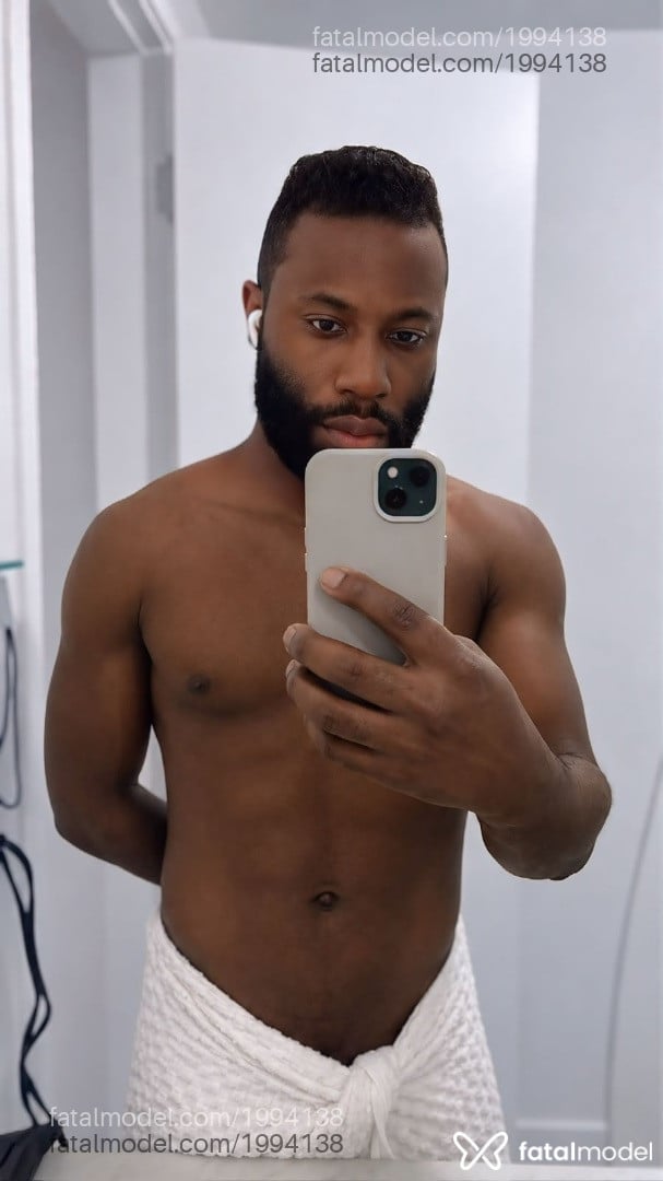 Acompanhante homem morena (o) de olhos pretos - Daniel