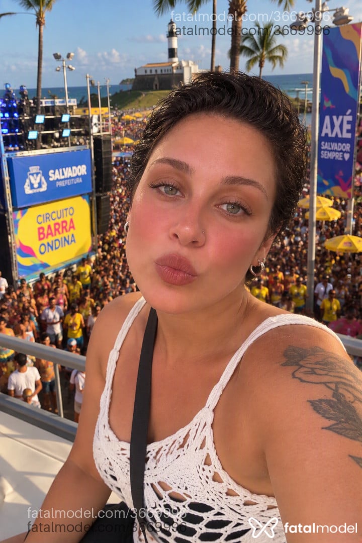 Acompanhante mulher loira (o) de olhos verdes - Antonella