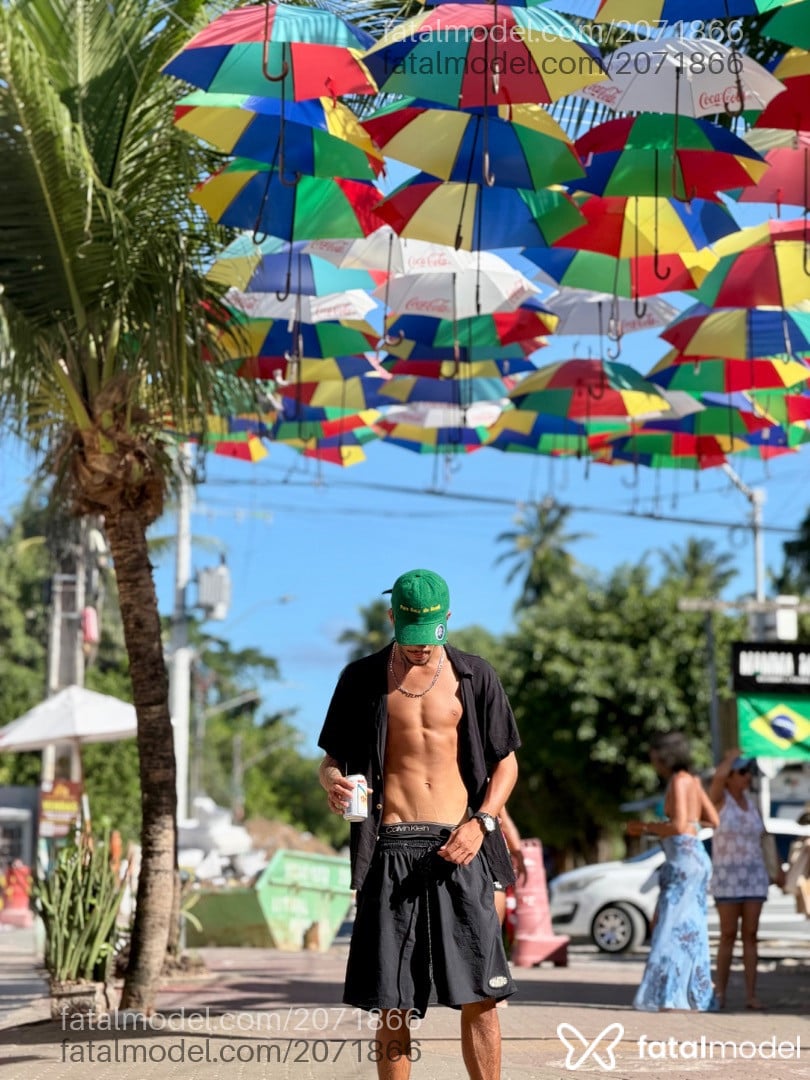 Acompanhante homem com cabelo castanho de olhos mel - Henry Bueno