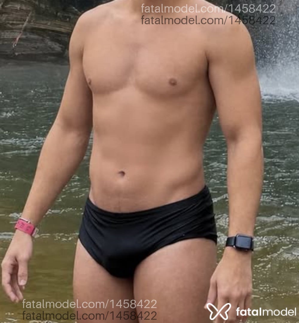 Acompanhante homem com cabelo castanho de olhos castanhos - Henrico