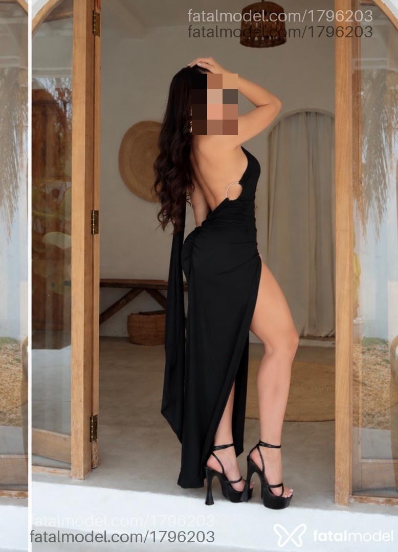 Acompanhante mulher com cabelo castanho de olhos pretos - Yara