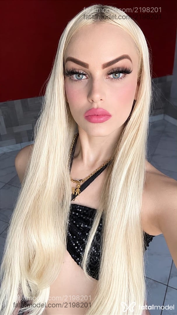 Acompanhante mulher com cabelo castanho de olhos castanhos - Vilma