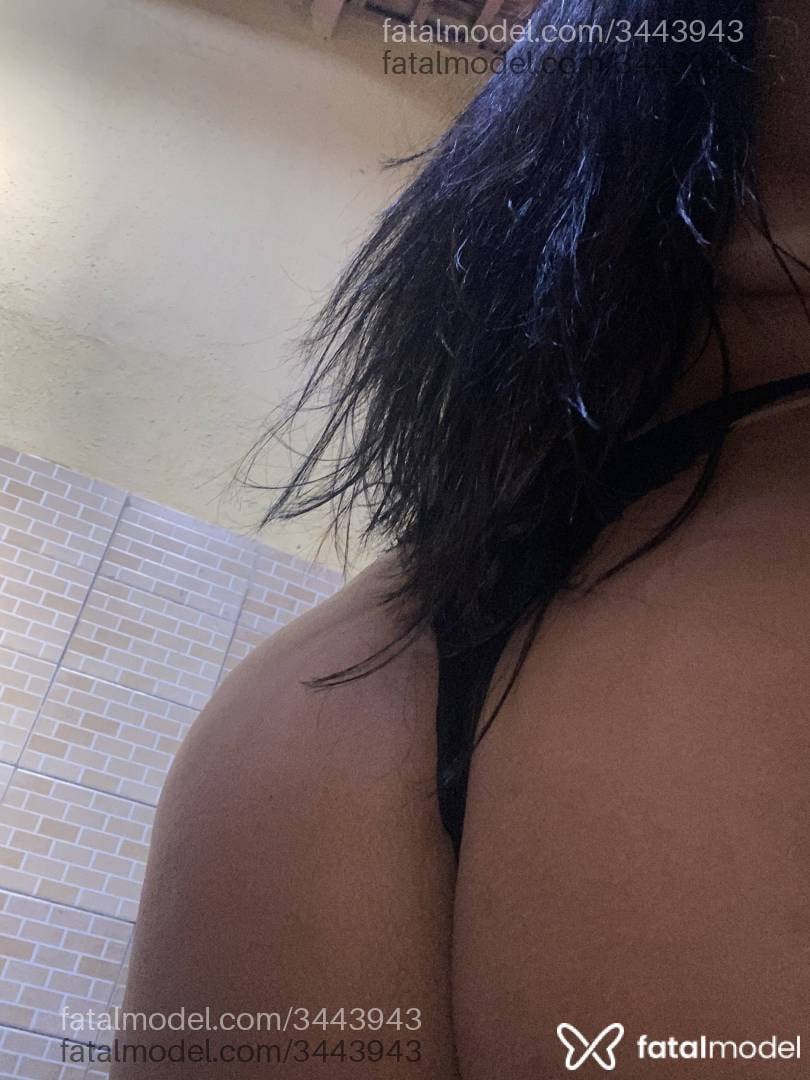 Acompanhante mulher morena (o) de olhos pretos - Lua Cabral
