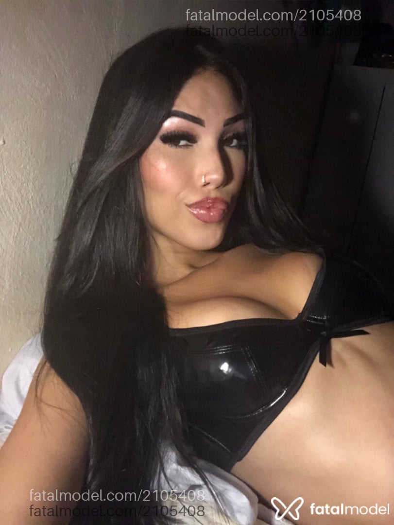 Acompanhante mulher trans morena (o) de olhos castanhos - Gabriella