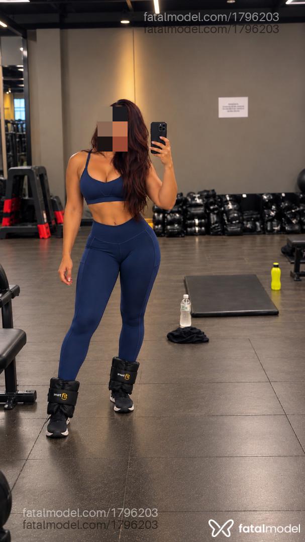 Acompanhante mulher com cabelo castanho de olhos pretos - Yara