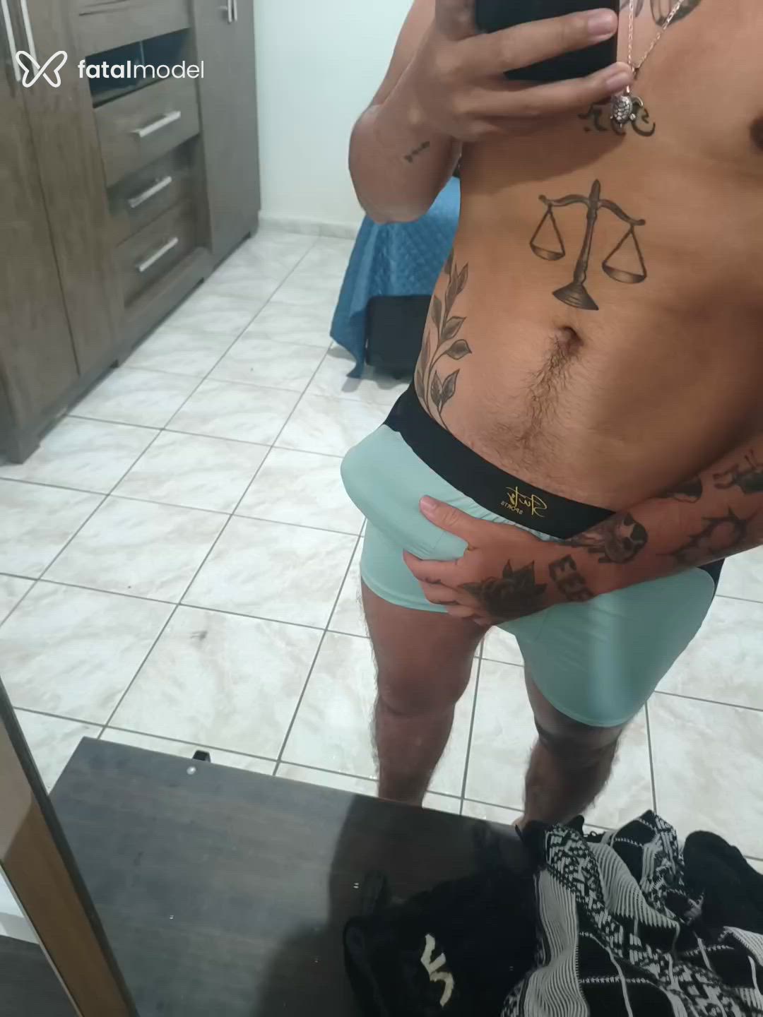Acompanhante homem morena (o) de olhos castanhos - Pierre