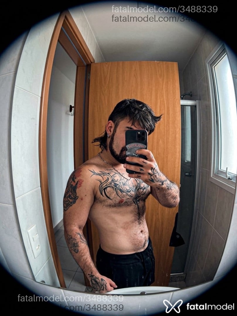 Acompanhante homem com cabelo castanho de olhos castanhos - Dark Zero