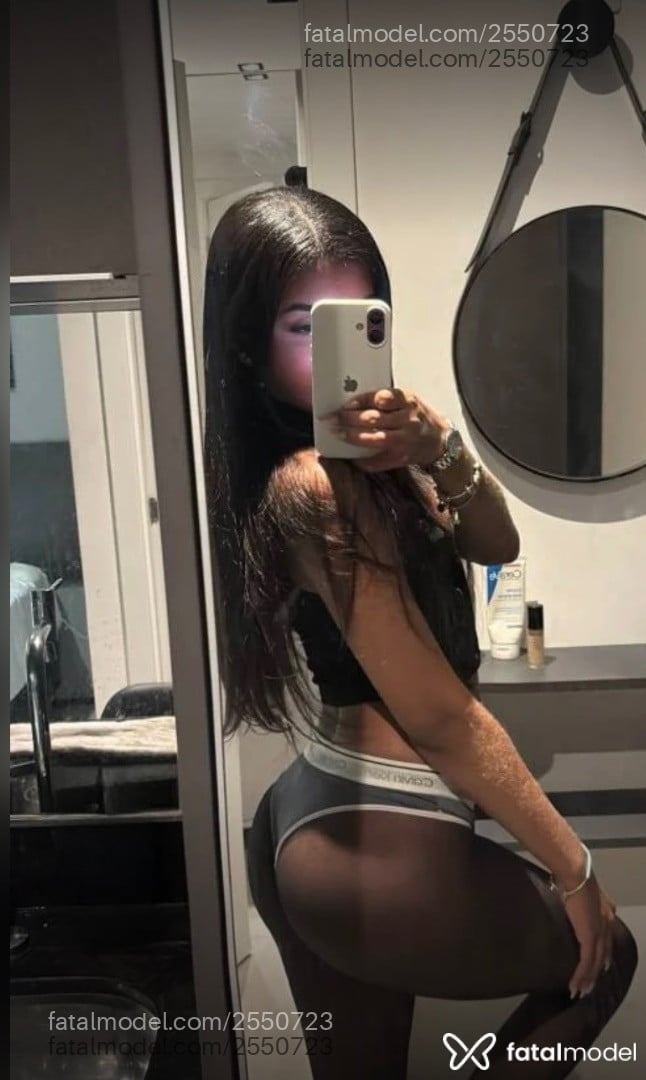 Acompanhante mulher trans morena (o) de olhos castanhos - Penelopy Dias