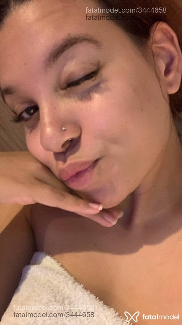 Acompanhante mulher ruiva (o) de olhos mel - Nanii