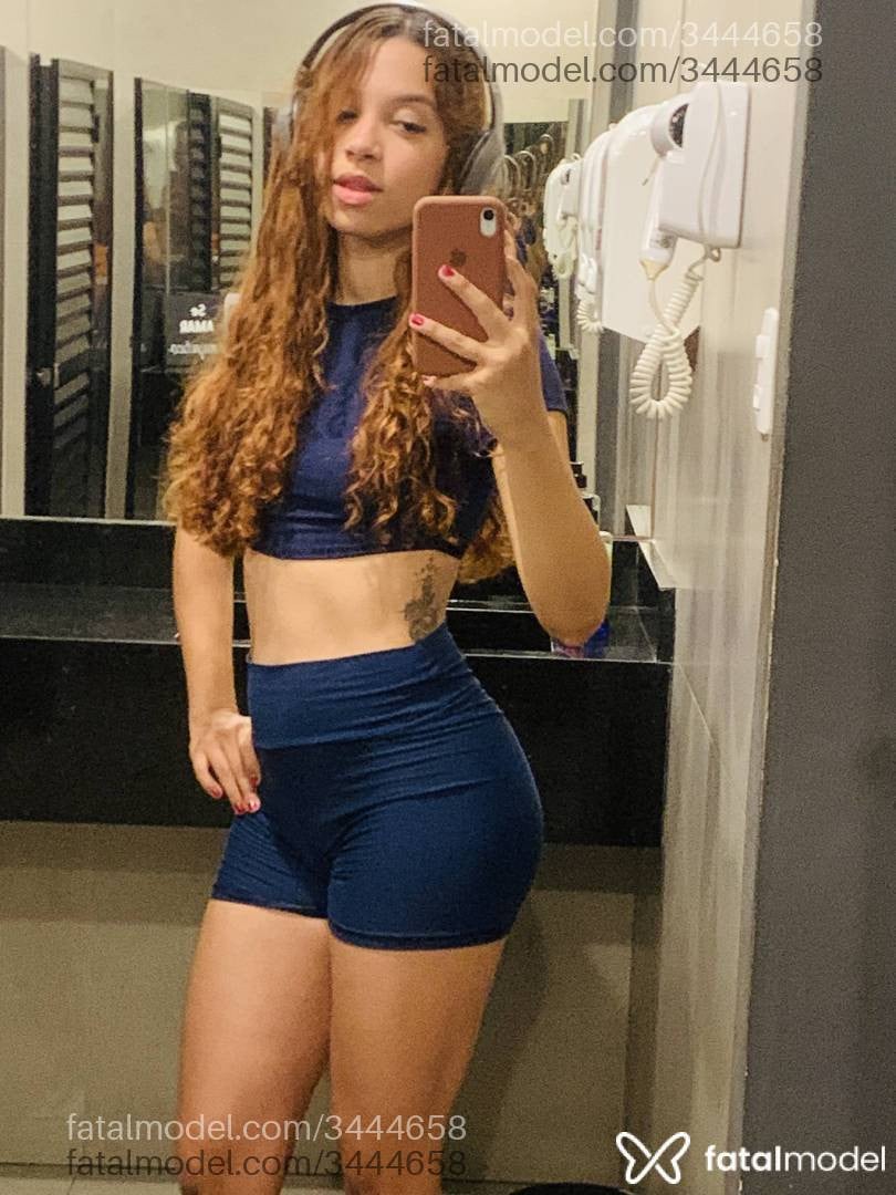Acompanhante mulher ruiva (o) de olhos mel - Nanii