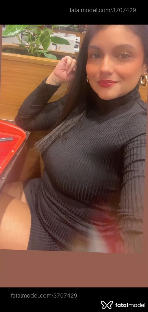 Acompanhante mulher com cabelo castanho de olhos castanhos - Prii Valença