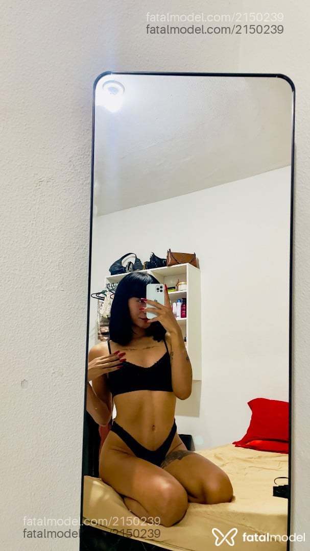 Acompanhante mulher trans ruiva (o) de olhos pretos - Yumi Sofia