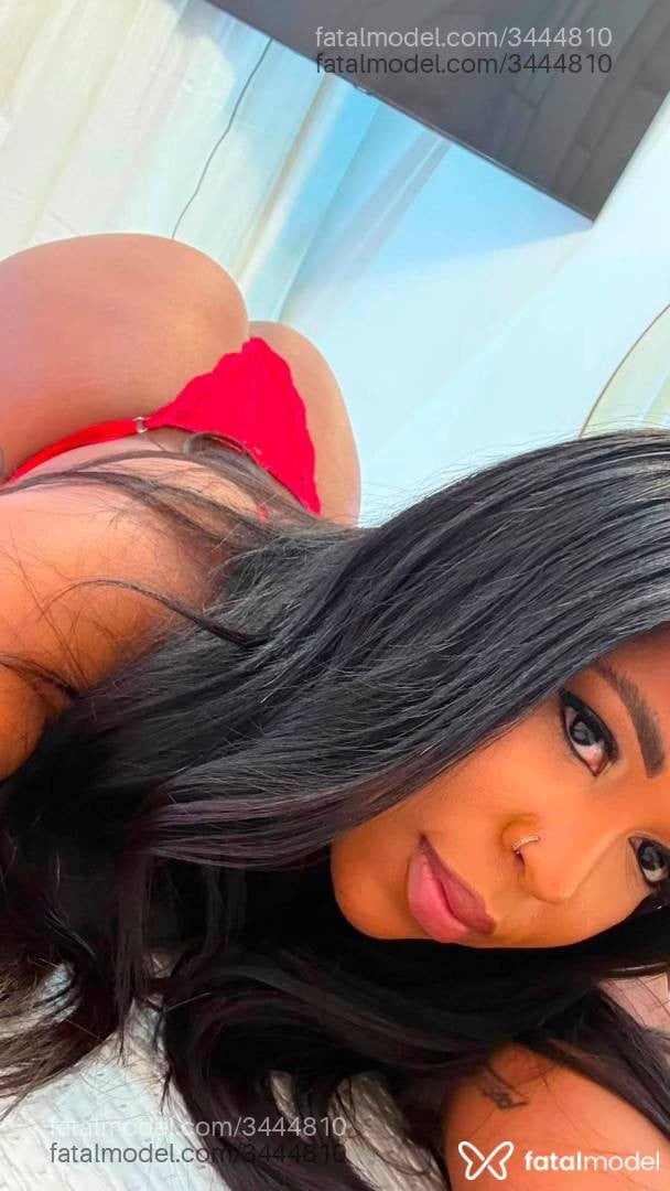 Acompanhante mulher morena (o) de olhos pretos - Vivi Duarte