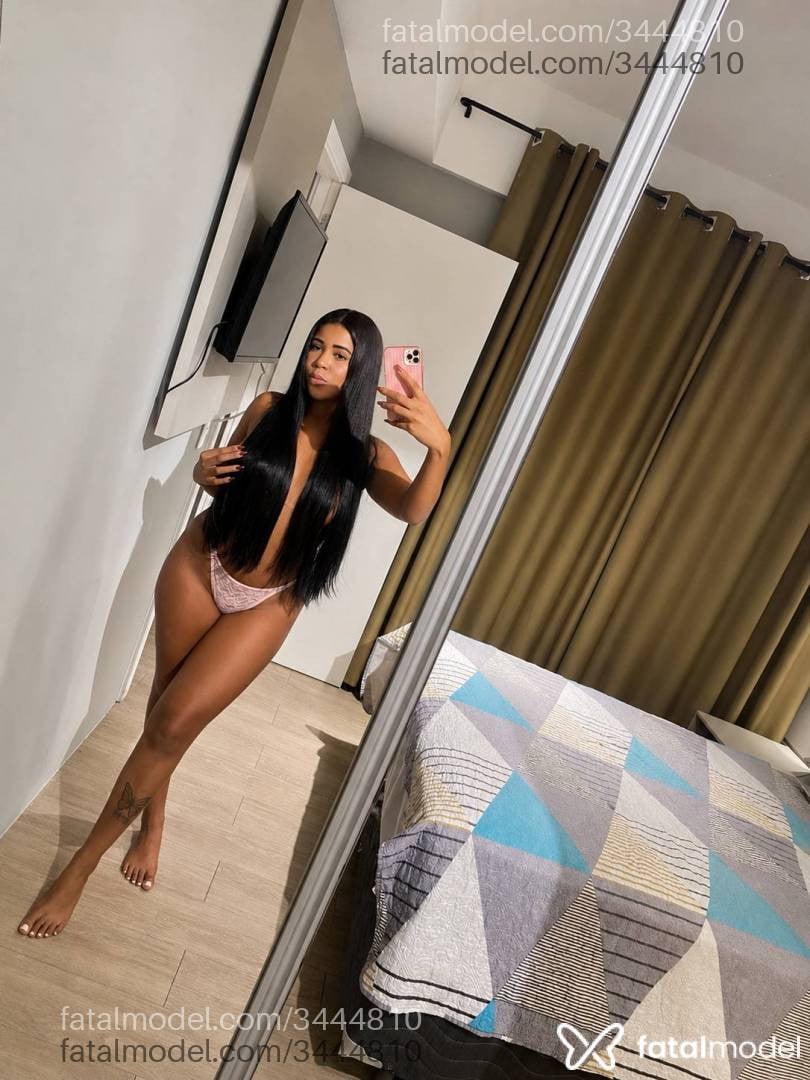 Acompanhante mulher morena (o) de olhos pretos - Yara Vasconcelos
