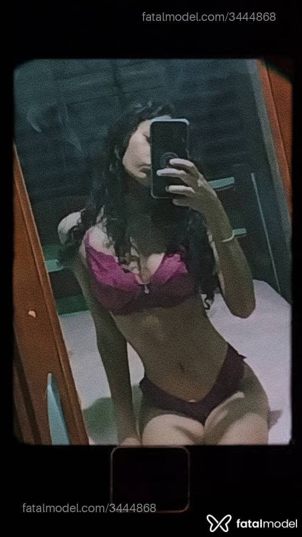 Acompanhante mulher morena (o) de olhos castanhos em Virtual Acompanhante mulher morena (o) de olhos castanhos em Virtual - Viiiih