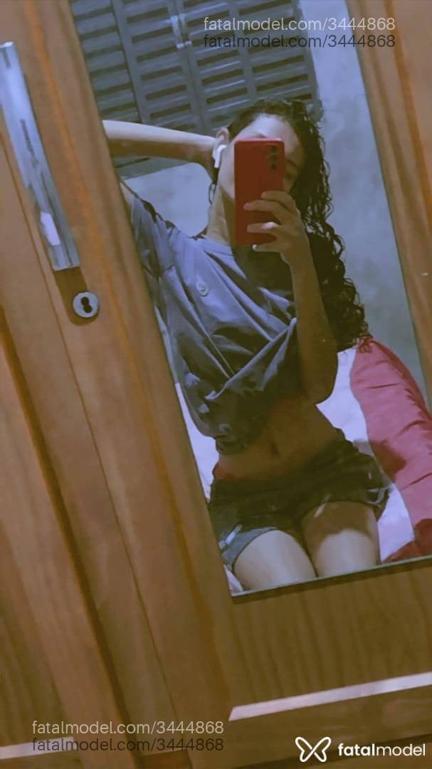 Acompanhante mulher morena (o) de olhos castanhos - Viiiih