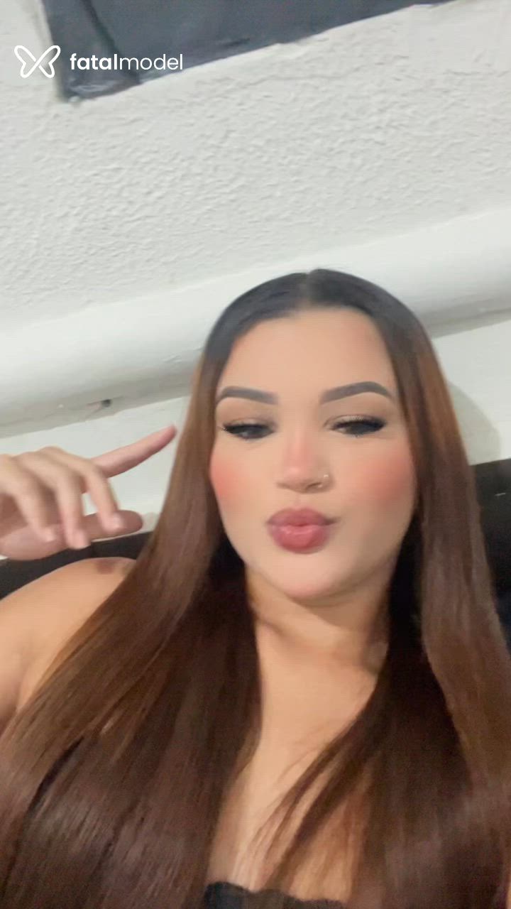 Acompanhante mulher com cabelo castanho de olhos verdes - Jade Fontes Acompanhante mulher com cabelo castanho de olhos verdes - Jade Fontes