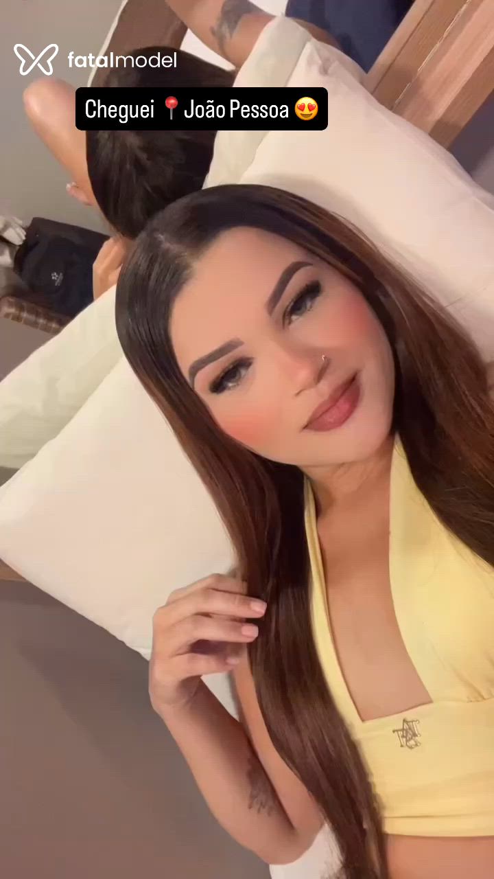 Acompanhante mulher com cabelo castanho de olhos verdes - Jade Fontes Acompanhante mulher com cabelo castanho de olhos verdes - Jade Fontes