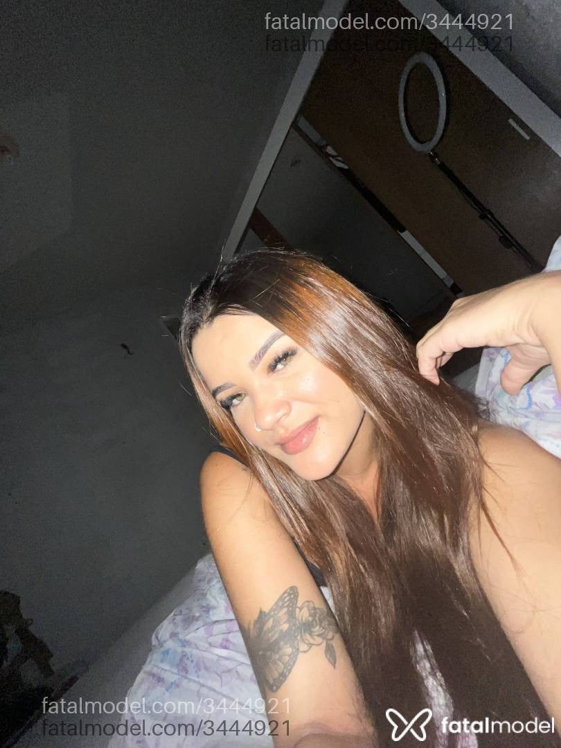 Acompanhante mulher com cabelo castanho de olhos verdes em Maceió - Jade Fontes