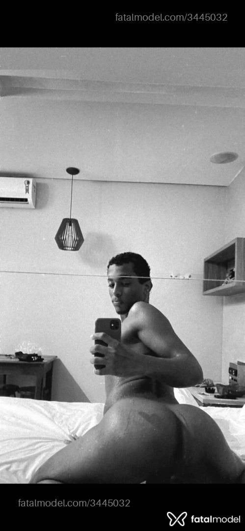 Acompanhante homem morena (o) de olhos pretos - Gabriel