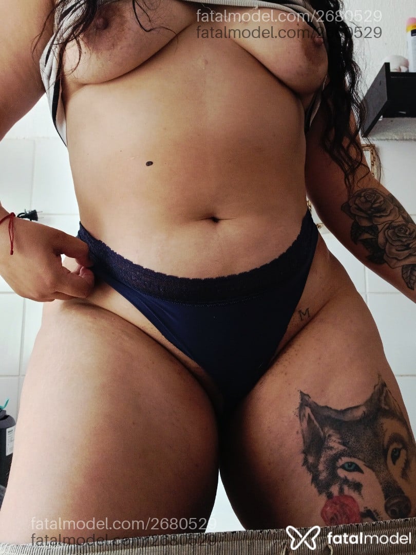 Acompanhante mulher morena (o) de olhos verdes - Rafaela