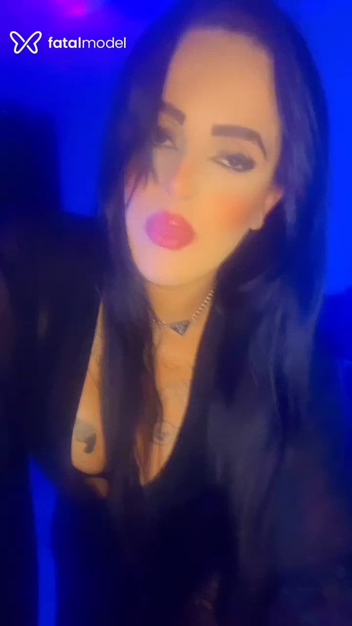 Acompanhante mulher trans morena (o) de olhos castanhos - Bárbara Mhory