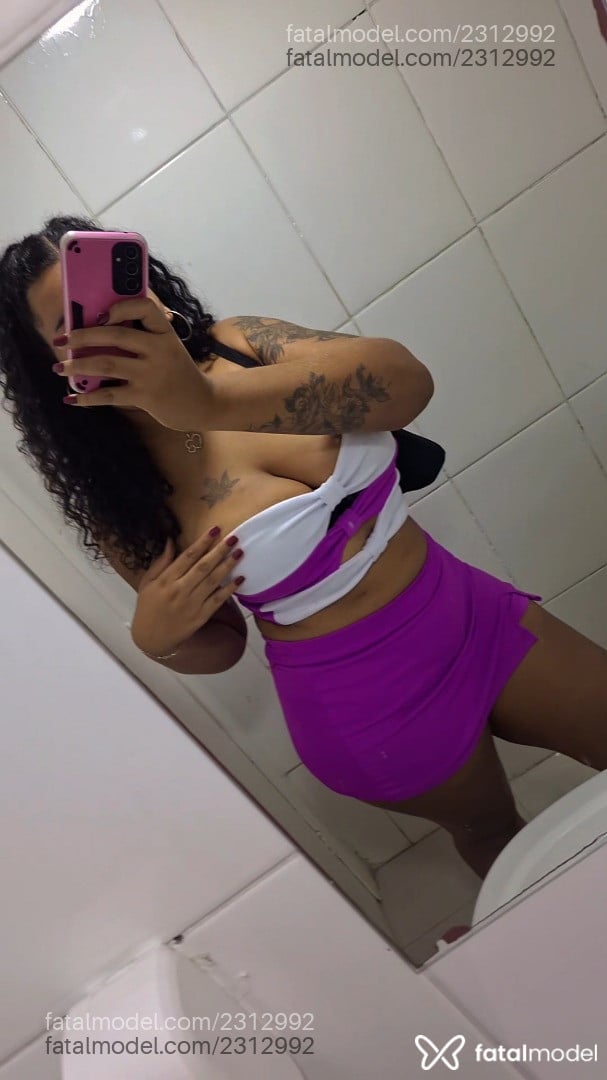 Acompanhante mulher morena (o) de olhos castanhos - Dourena