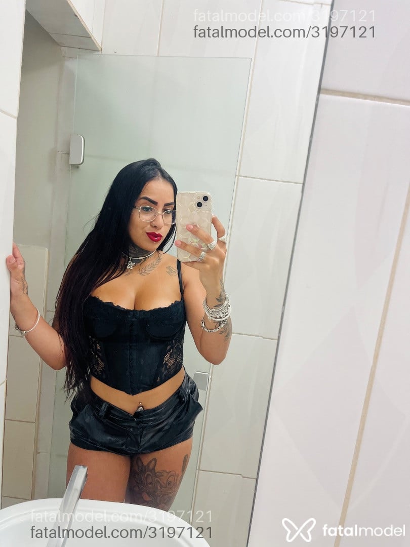 Acompanhante mulher morena (o) de olhos castanhos - Penelope