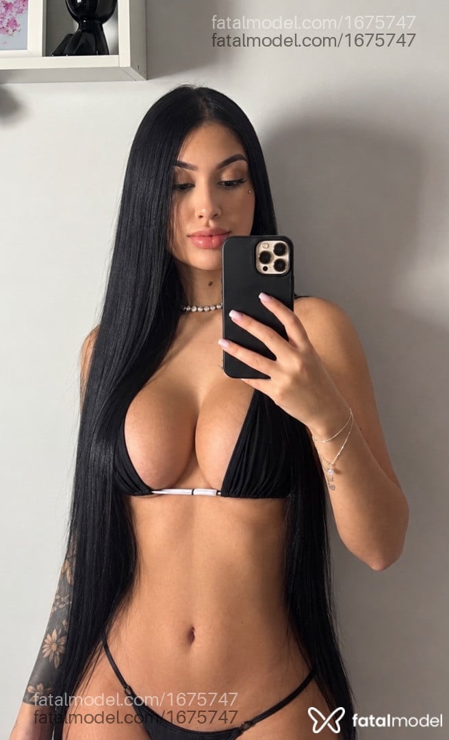 Acompanhante mulher morena (o) de olhos castanhos - Jade