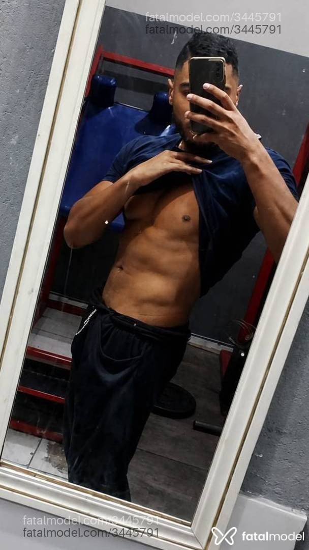 Acompanhante homem morena (o) de olhos castanhos - Oliver