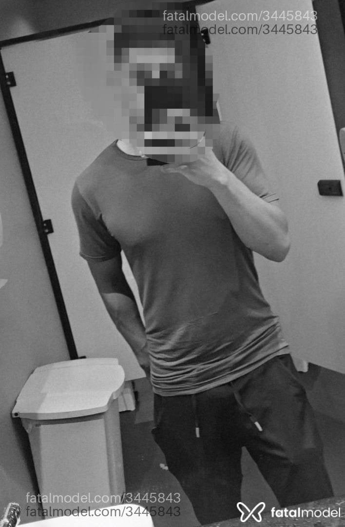 Acompanhante homem morena (o) de olhos castanhos - Preto