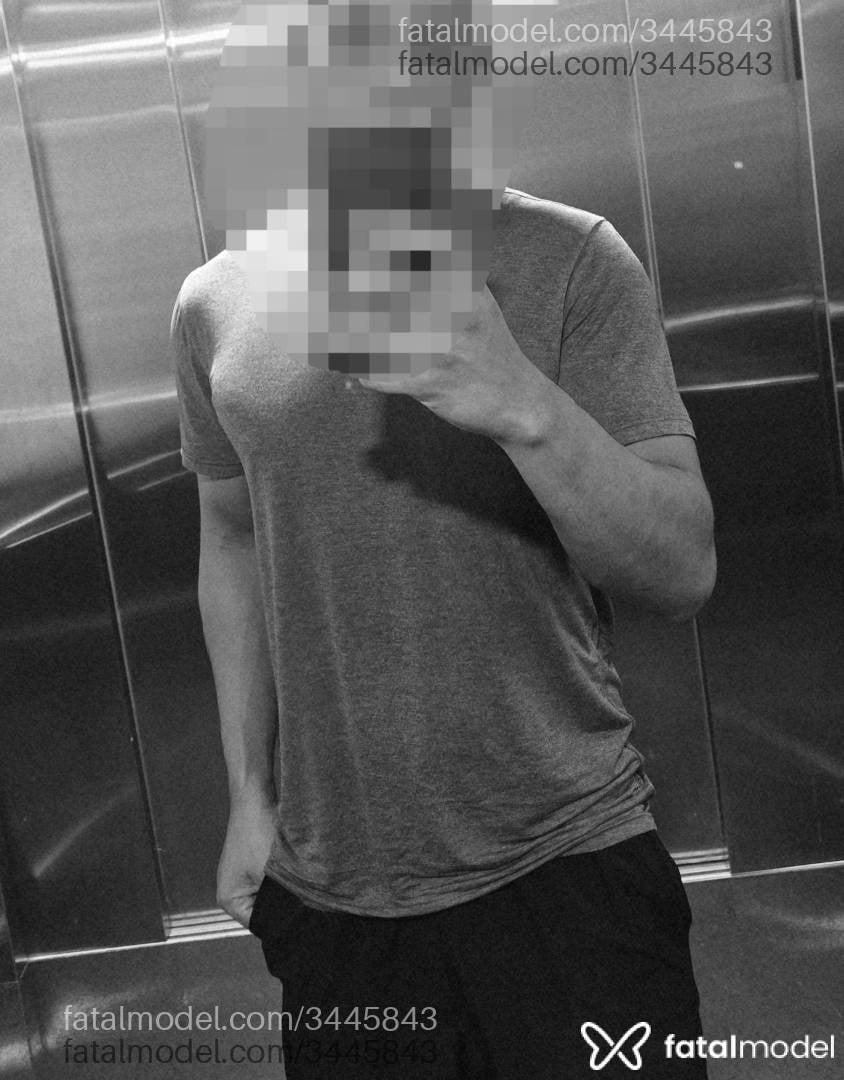 Acompanhante homem morena (o) de olhos castanhos - Preto