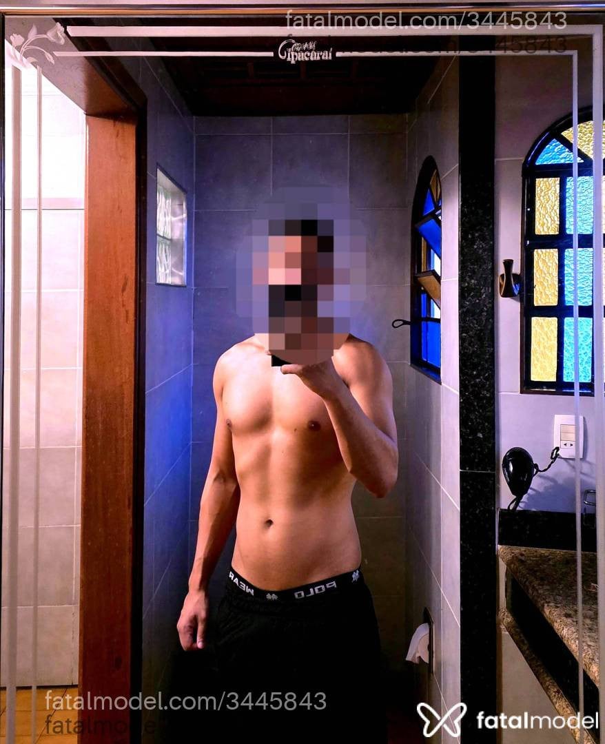 Acompanhante homem morena (o) de olhos castanhos - Preto