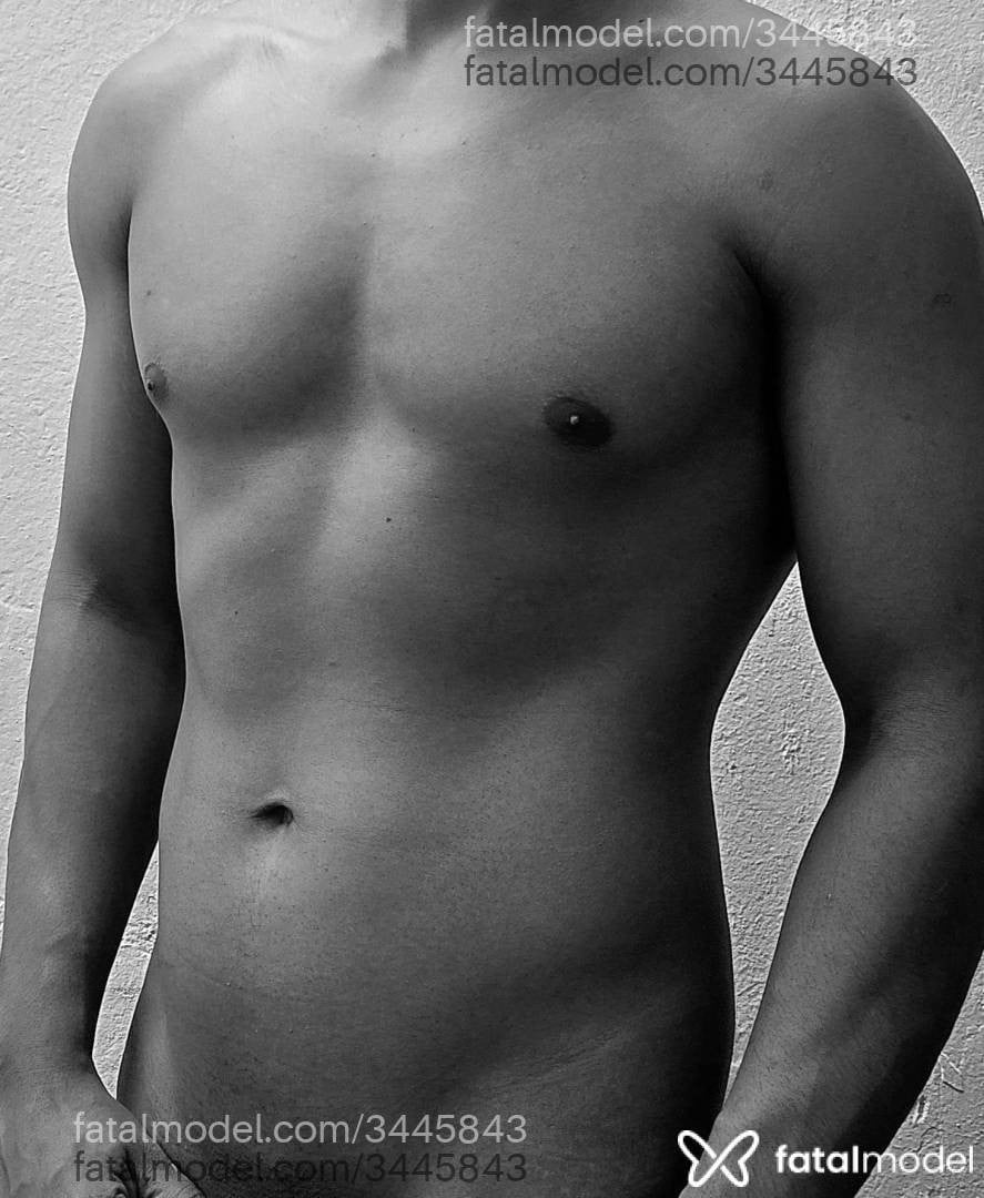 Acompanhante homem morena (o) de olhos castanhos - Preto