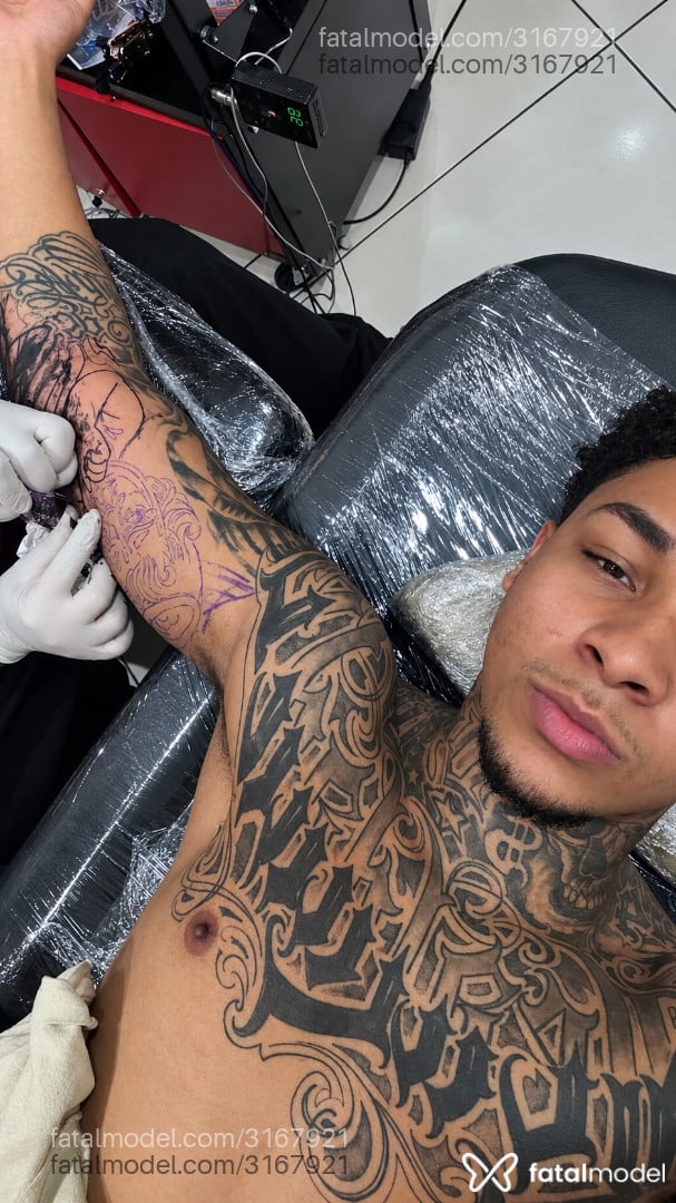 Acompanhante homem morena (o) de olhos pretos - Nanziin