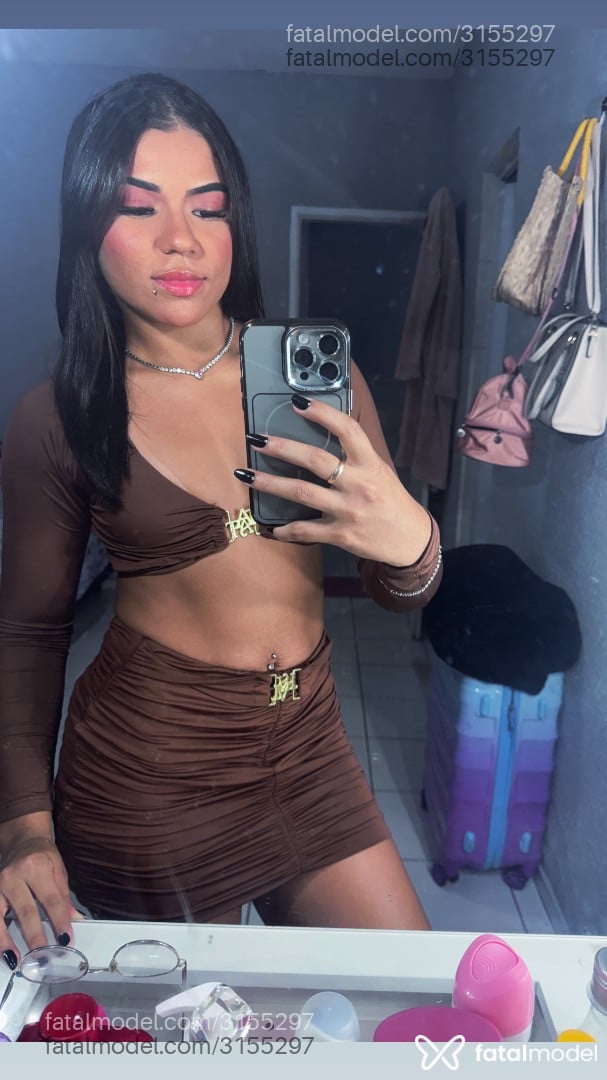 Acompanhante mulher morena (o) de olhos castanhos - Moana