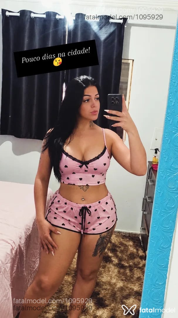 Acompanhante travesti com cabelo castanho de olhos castanhos - Paulina Oliveira