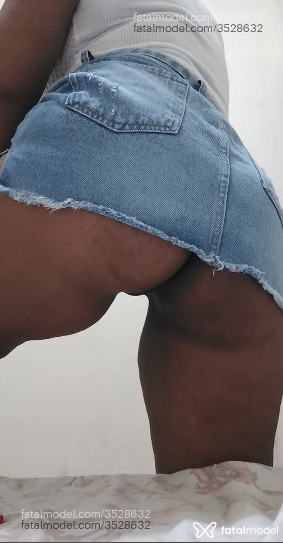 Acompanhante mulher com cabelo castanho de olhos castanhos - Morena